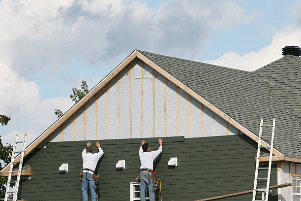 Professional Siding Repair technician working in Floral Park, NY